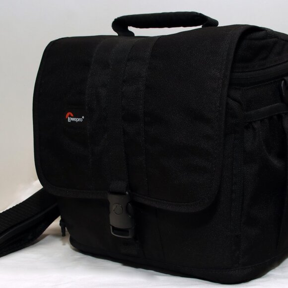 Lowepro DSLR/Mirrorless Bag Kit with 8" Pro lens Pouch NOW $25 WAS $53 - Picture 4 of 16